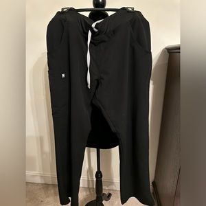 Women's Black Kade™ - Cargo Scrub Pants